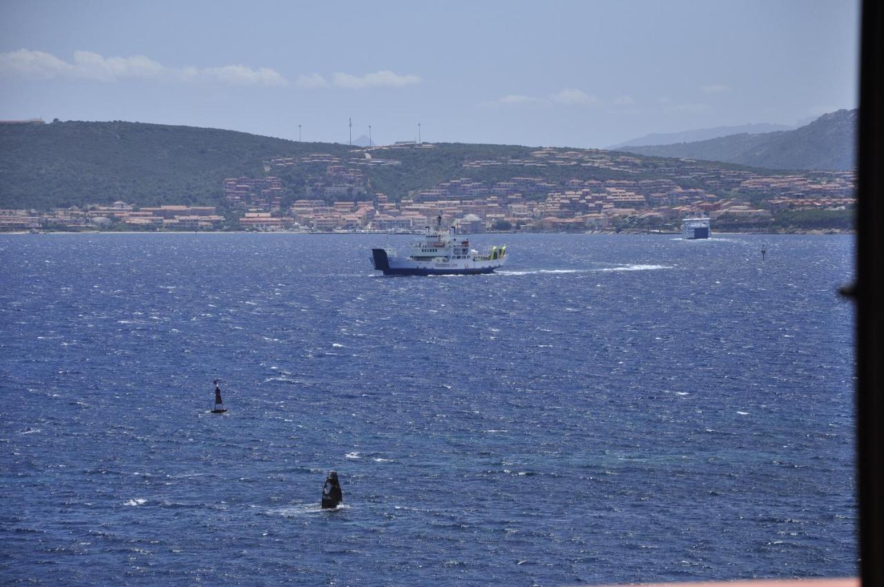 Appartamentino Panoramico...Con Finestra Sul Mare! La Maddalena  Buitenkant foto